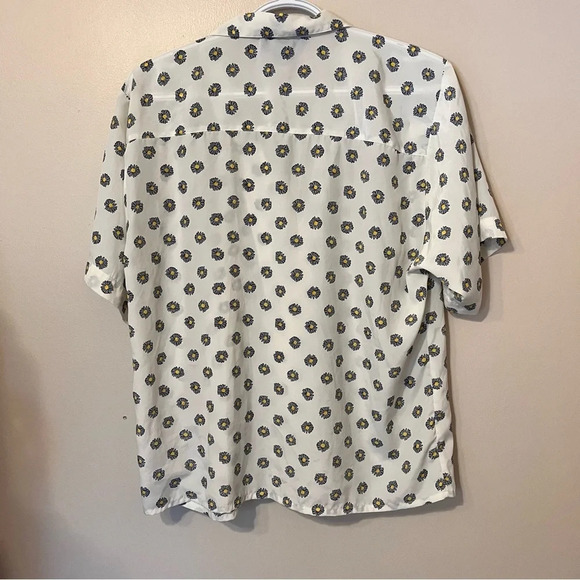 Daisy  Print Blouse - Picture 2 of 4